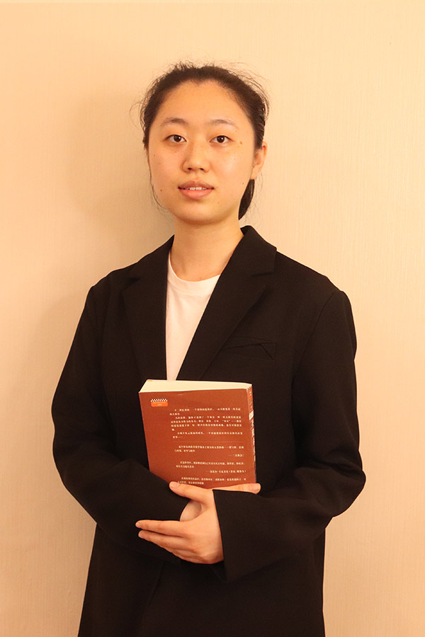 绥德梁艺 本科学历，优秀班主任