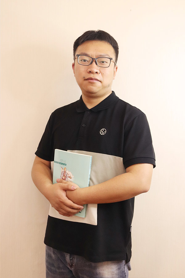 绥德杨斌 本科学历，毕业于西安航空学院