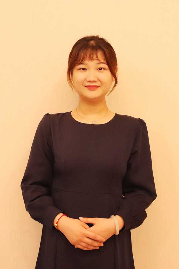 绥德文哲 本科学历，优秀班主任